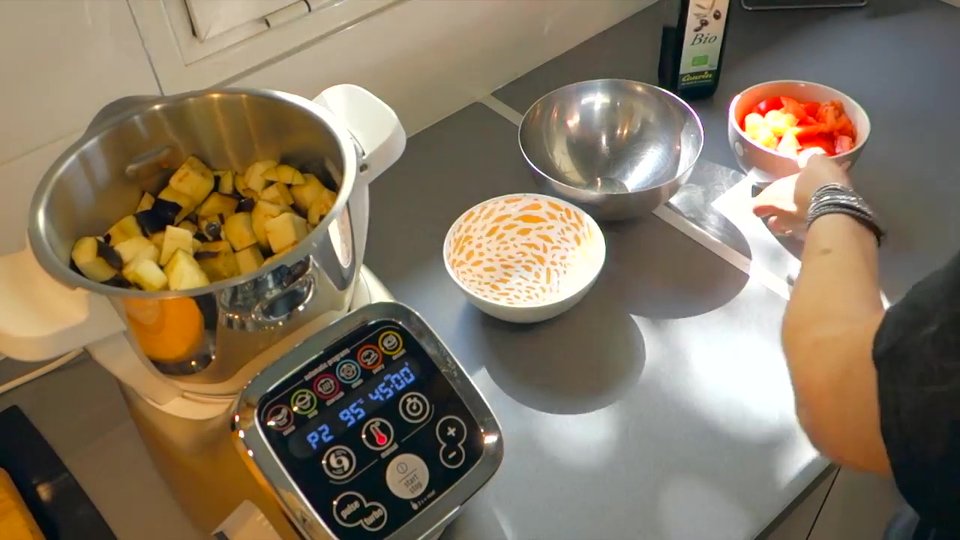 Légumes dans le bol pour la ratatouille au Companion