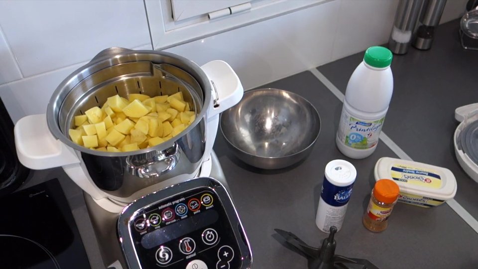 Les pommes de terre  mises en place dans le panier