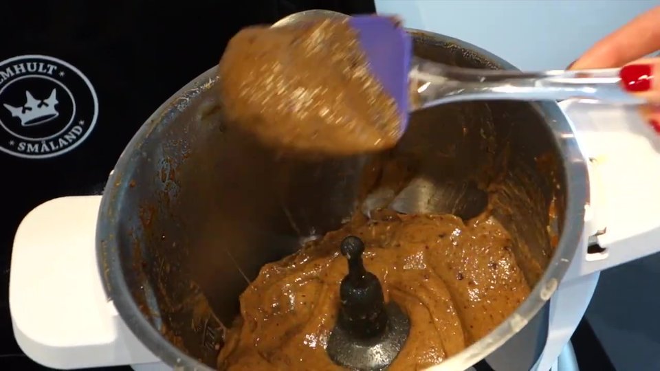 La Compote bébé pruneaux pommes bananes au Companion est prête