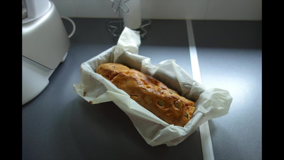 Le cake aux tomates séchées au Companion est prêt