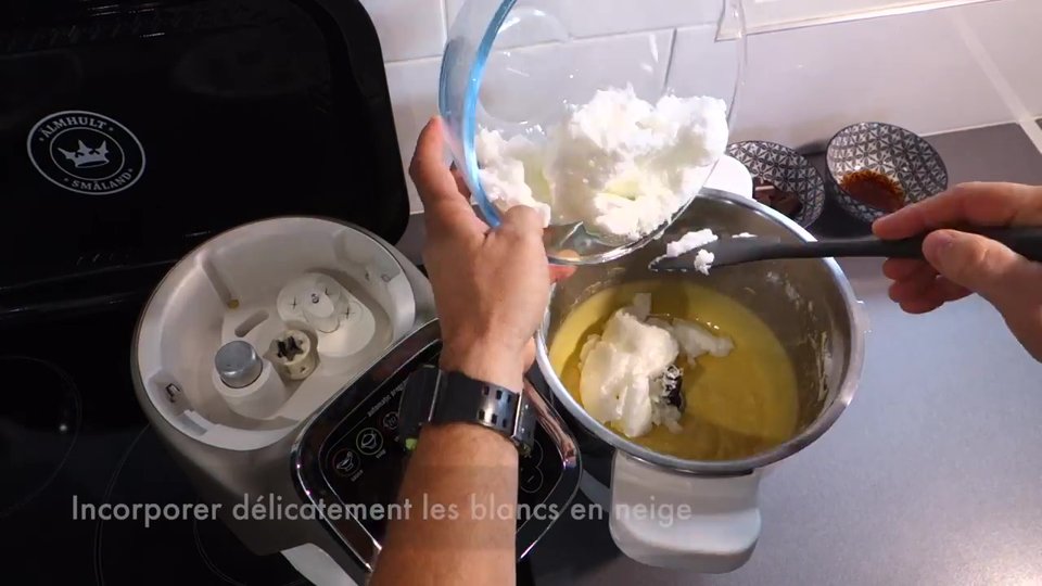 Ajouter le mélange au blanc