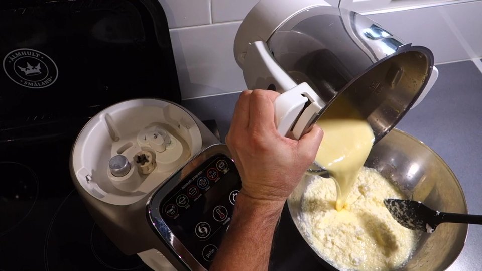 Ajouter le mélange au blanc