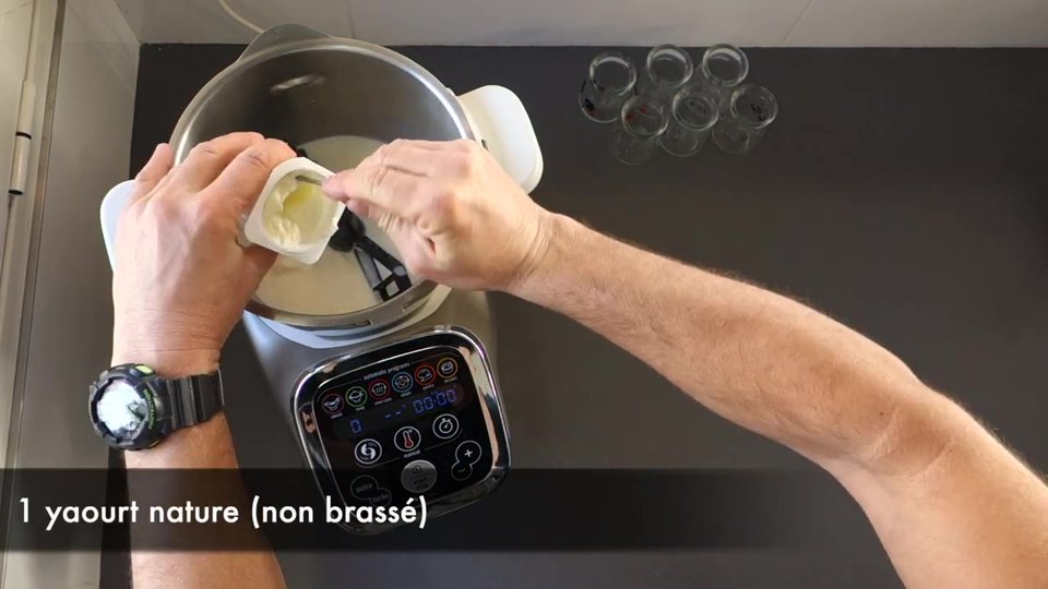 Ajout du ferment dans le bol du Companion