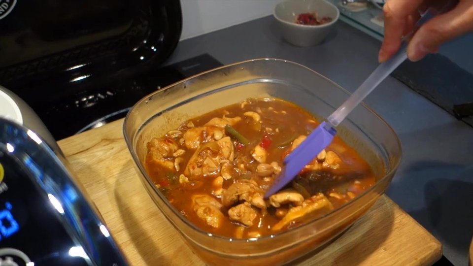 Les escalopes de poulet aux noix de cajou au Companion sont prêtes