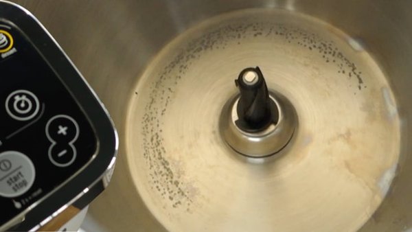 Nettoyage des taches dans le bol - Brice RC Recettes Companion