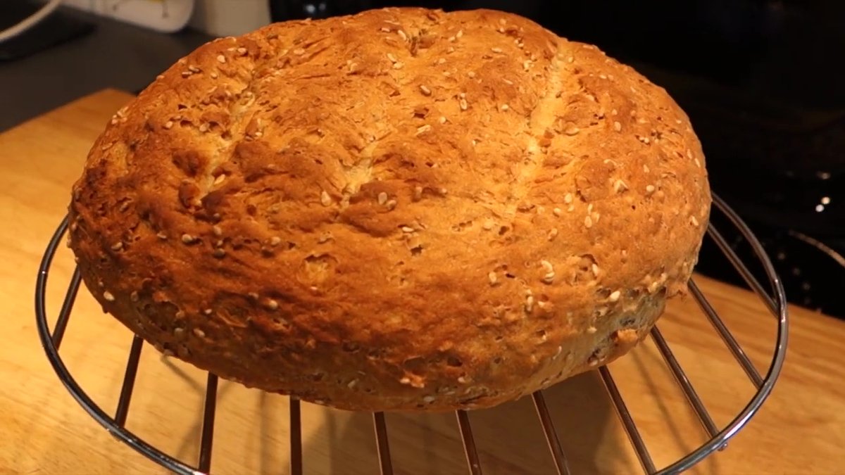 Pain aux graines de sésame doré et croustillant au Companion