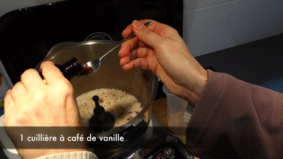 Ajout du caramel dans le bol du Companion