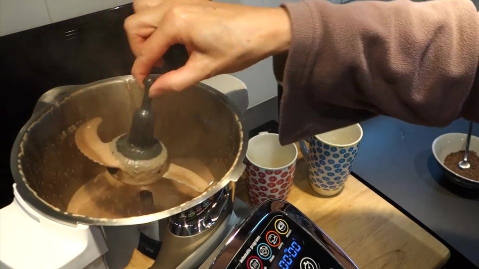 Fin du mélange du chocolat dans le bol du Companion