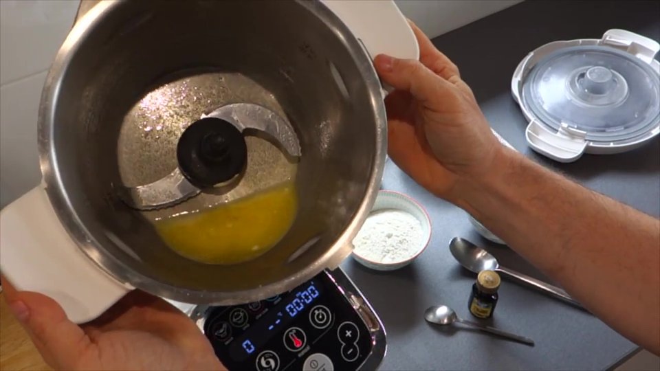 Beurre fondu dans le bol du Companion