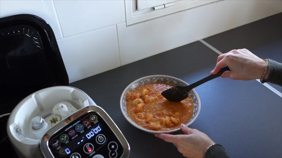 Fin de la préparation des crevettes sauce piquante au Companion