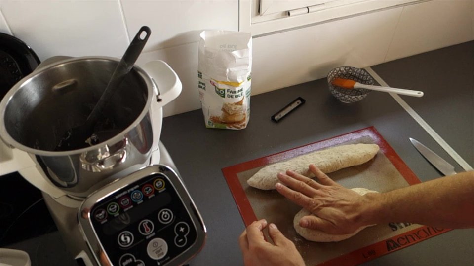 Façonnage des baguettes réalisées au Companion