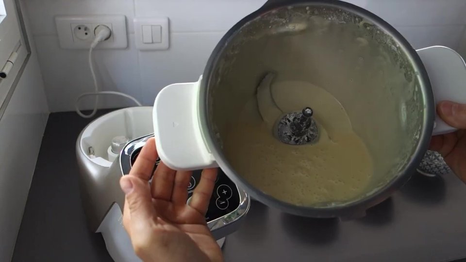 Préparation d'une pâte à pancakes au Companion