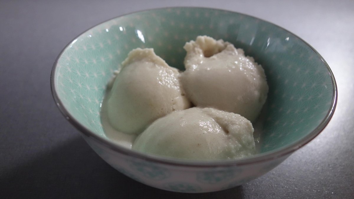 Trois boules de glace à la banane avec le Companion