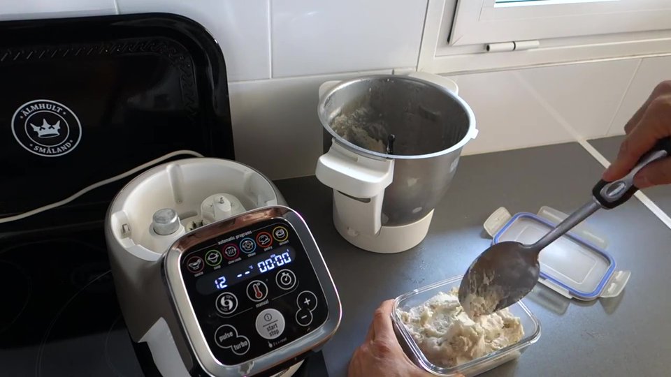 La glace à la banane est prête à être dégustée