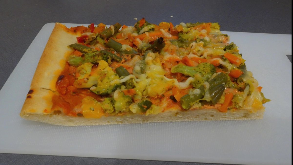 Une part de pizza aux légumes réalisé avec le robot Companion
