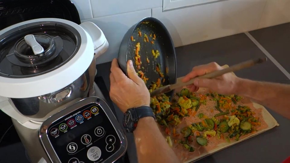 Garniture de la pizza aux légumes au Companion