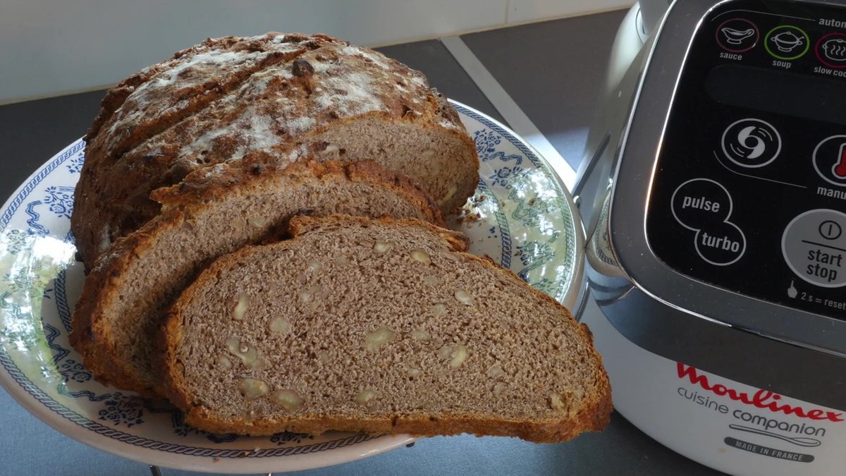 Pain aux noix réalisé avec le robot Companion Moulinex