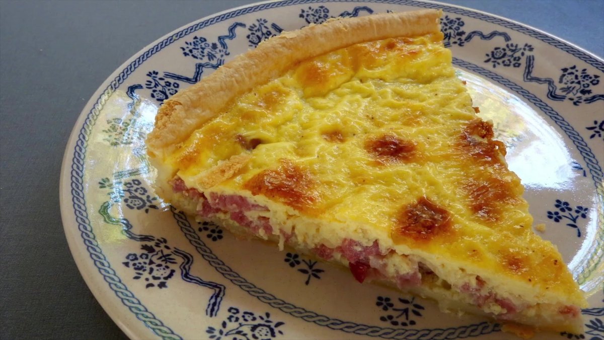 Tranche de quiche lorraine au bacon avec lardons et fromage au Companion