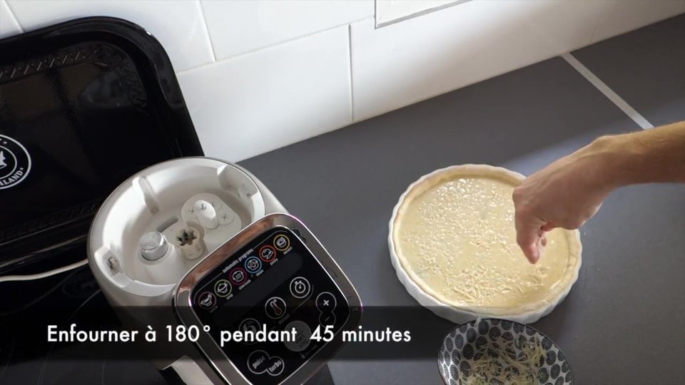 Quiche lorraine au bacon prête à cuire 45 minutes à 180°C après préparation au Companion