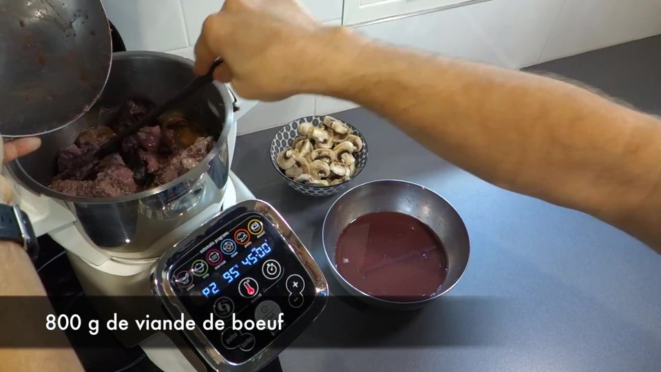 Préparation du boeuf bourguignon avec 800 g de viande dans le Companion