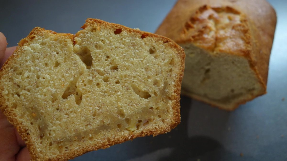 Tranche de cake à la banane moelleux réalisé au Companion