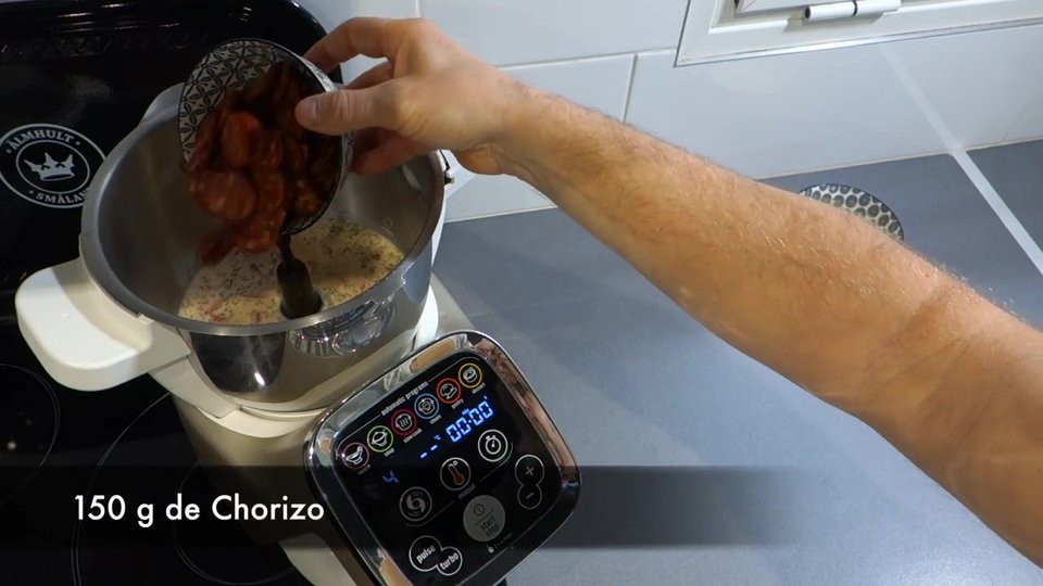 Ajouter le chorizo dans le bol du companion