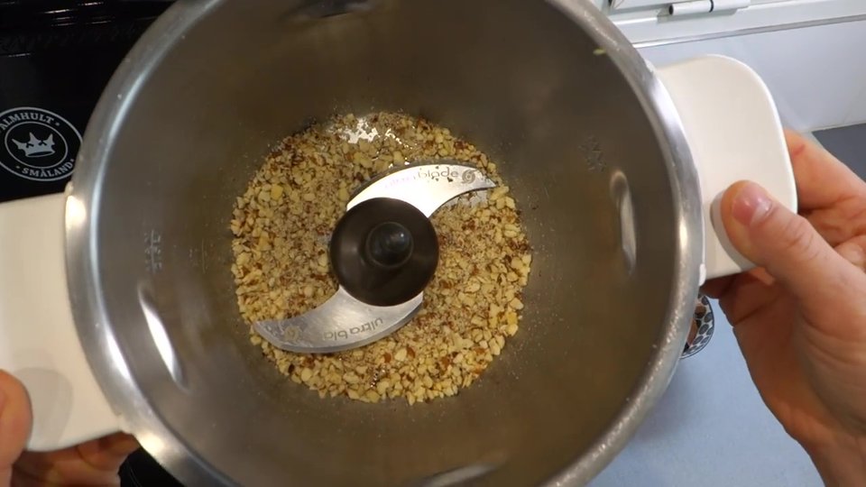 Noisettes concassées pour la pâte à tartiner au Companion