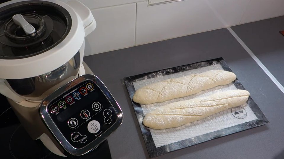 Façonnage de baguettes moelleuses au Companion