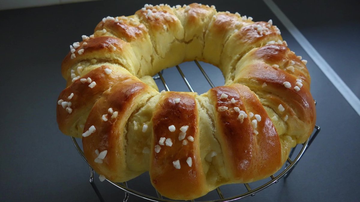 Brioche Couronne dorée réalisée au Companion
