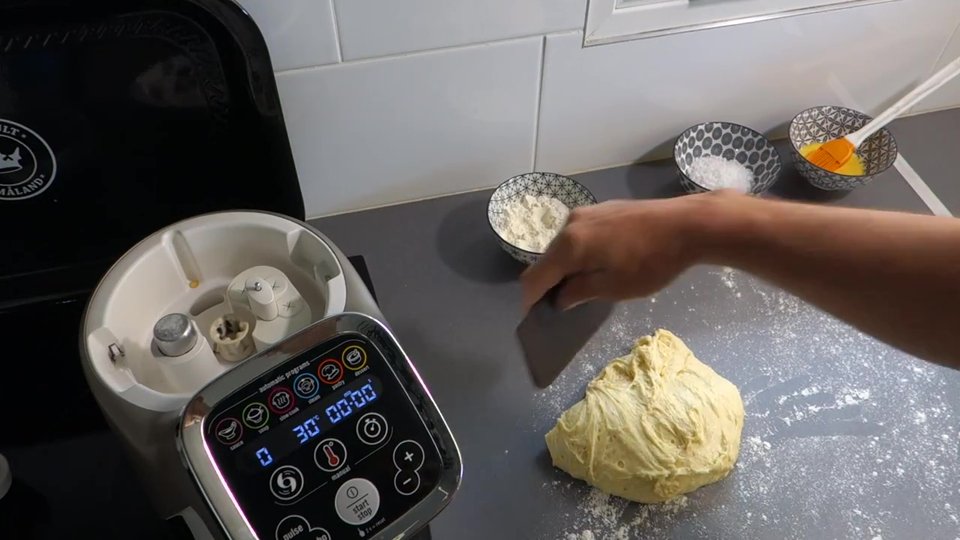 Préparation de la pâte à brioche couronne avec le Companion
