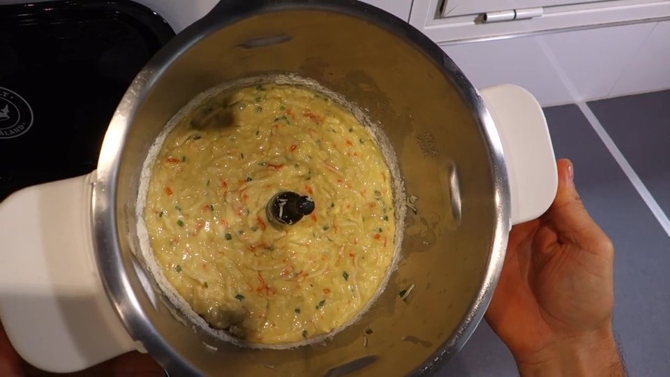 Préparation du cake au crabe au Companion