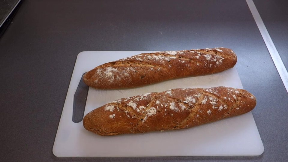 Baguettes aux graines dorés réalisés avec le robot Companion Moulinex