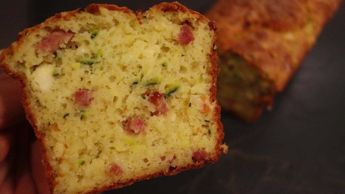 Tranche de cake aux courgettes bacon et feta moelleux et gourmand au Companion