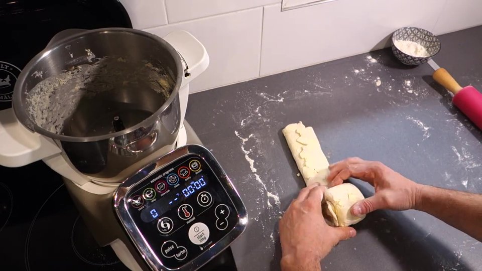 Enrouler le boudin pour former un escargot