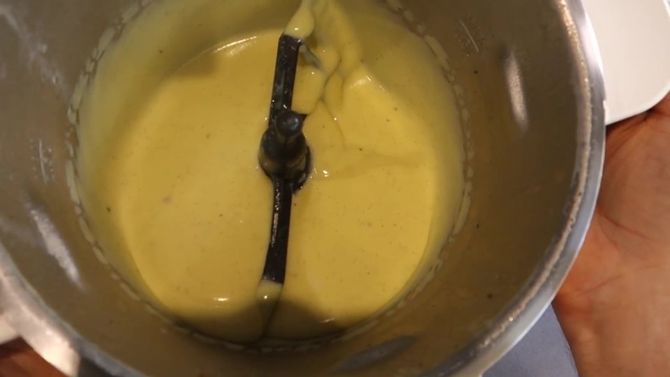 Crème pâtissière au Companion en cours de cuisson pour tarte aux fraises.