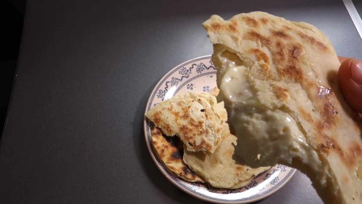 Naan au fromage facile au Companion avec une garniture fondante et gourmande.