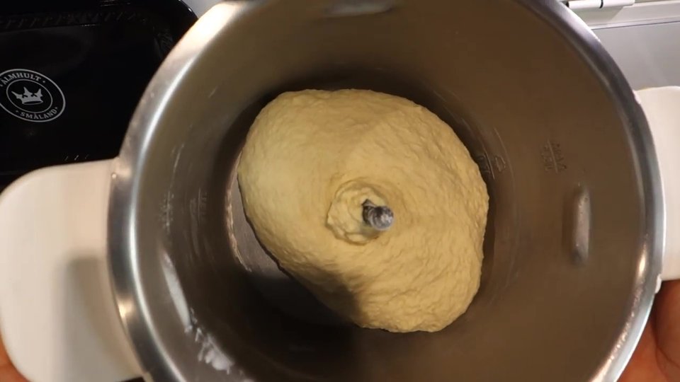Pâte à pain de mie réalisée au Companion après pétrissage.