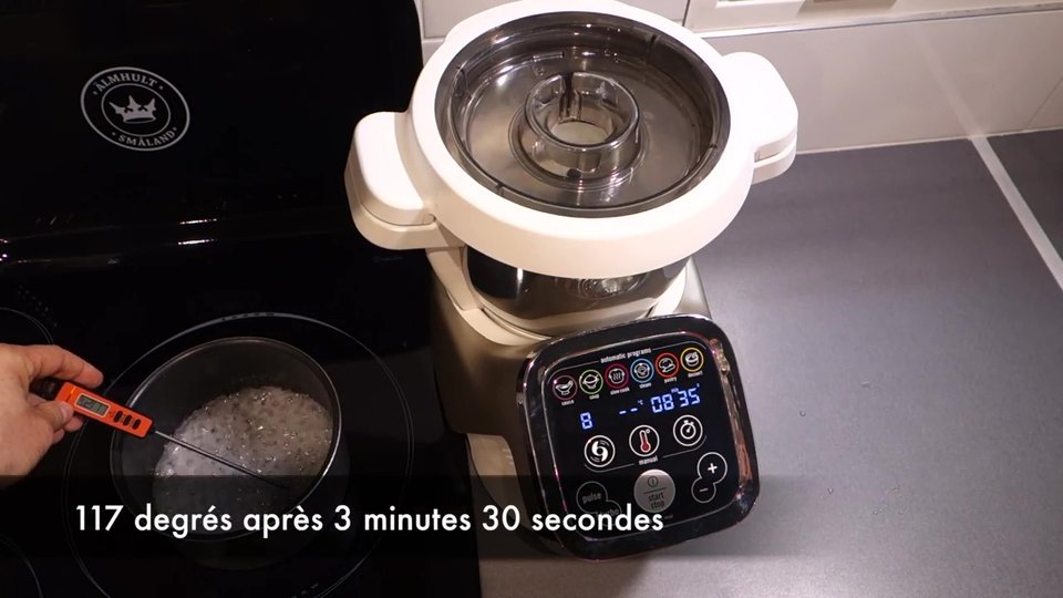 Cuisson du sirop de sucre à 117°C pour préparer une meringue italienne au Companion Moulinex.