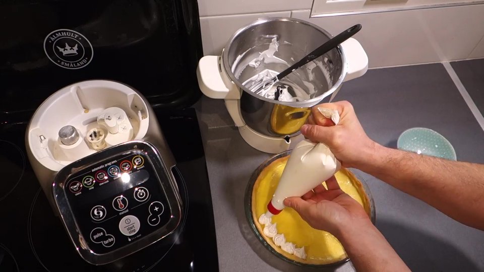 Meringue italienne ferme, lisse et brillante obtenue avec le Companion Moulinex après refroidissement.