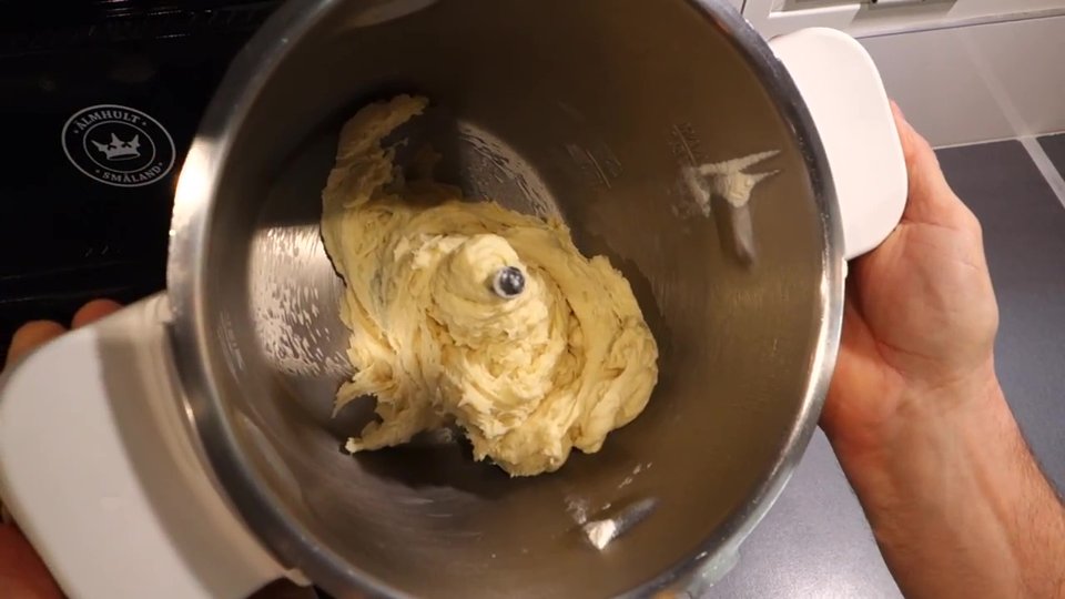Pâte à baguettes viennoises après pétrissage au Companion Moulinex avec texture souple et homogène