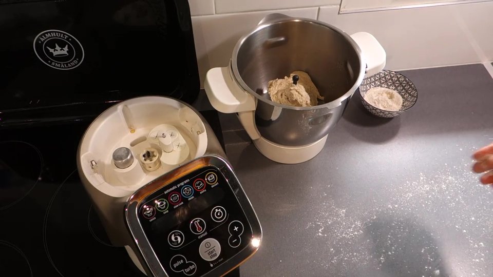 Pétrissage de la pâte à pain irlandais (soda bread) au robot Companion Moulinex