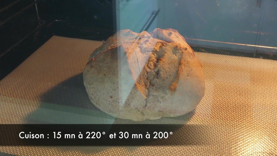 Mise au four du pain irlandais pour cuisson avec formation d’une croûte croustillante