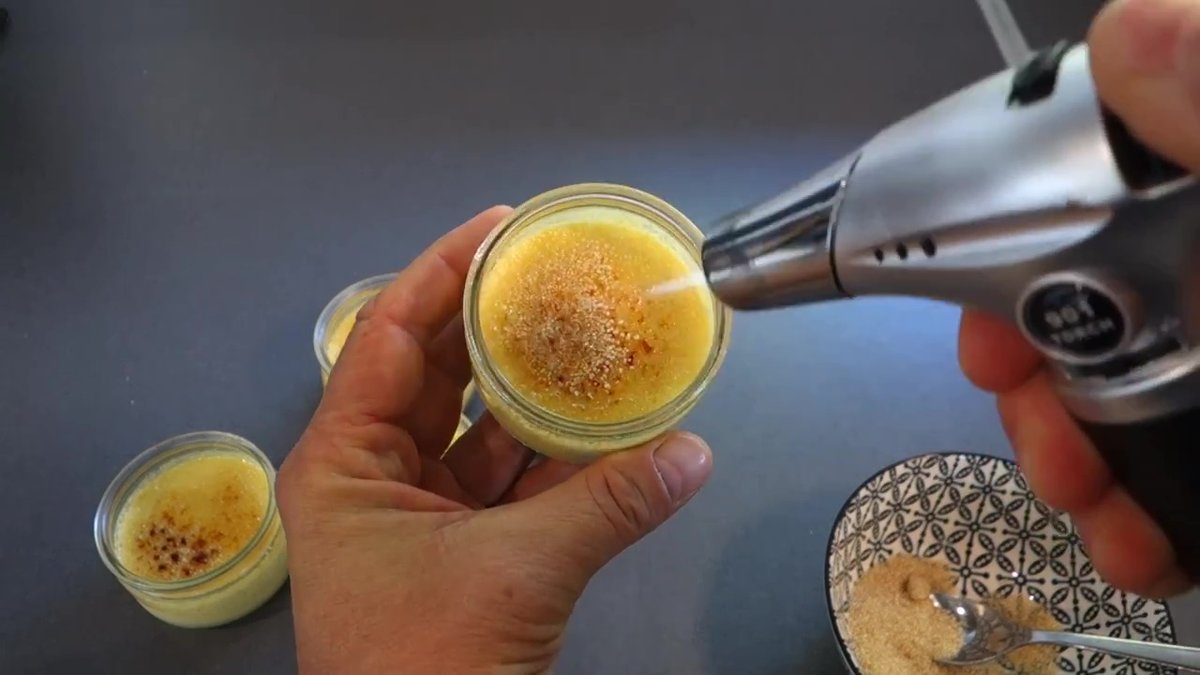 Crèmes brûlées dorées au chalumeau réalisés au Companion
