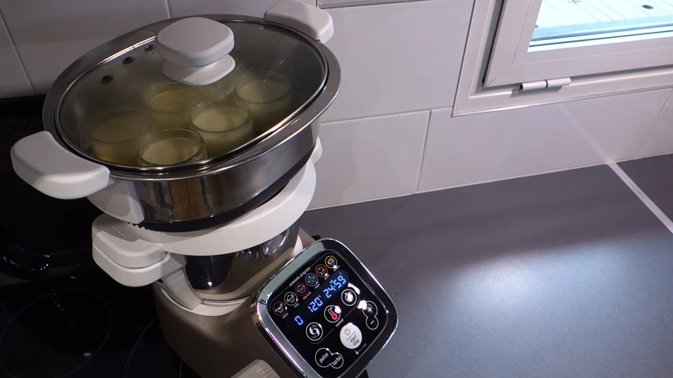 Cuisson à la vapeur des crèmes brulées dans le Companion
