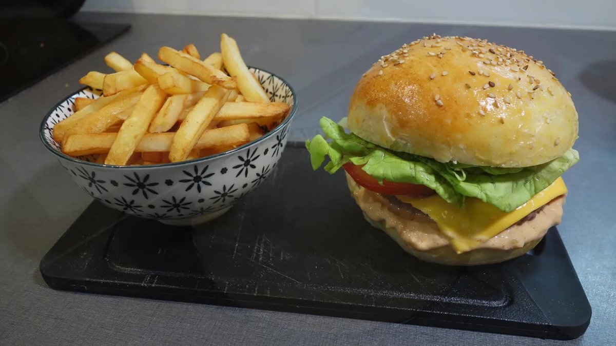 Un délicieux hamburger réalisé avec le robot Companion