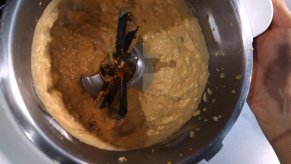 Ajouter tous les ingrédients et mélanger avec le batteur